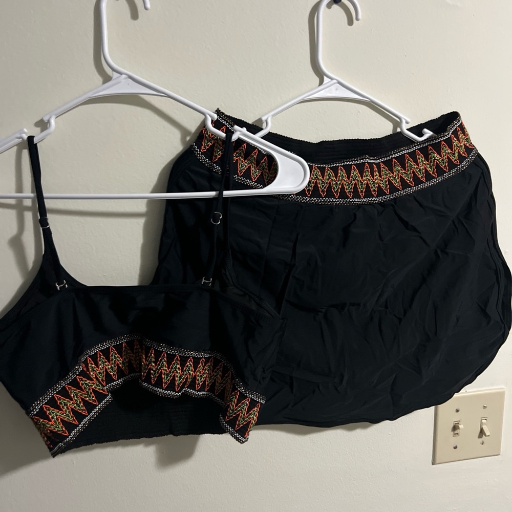 Black Two-Piece bath set with Colorful Trim